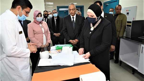 وزيرة التجارة والصناعة