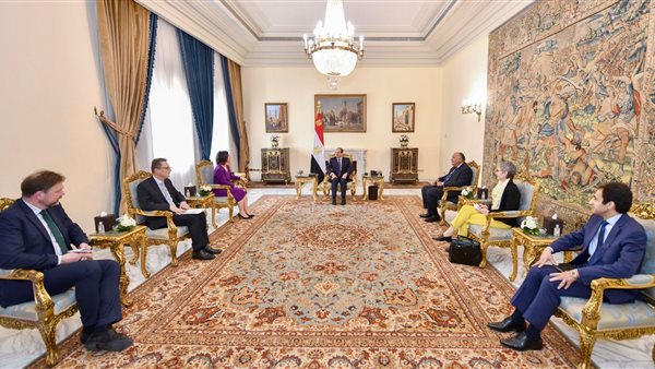 السيسي مع وزيرة خارجية