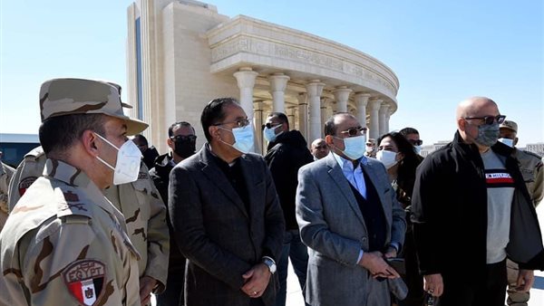 رئيس الوزراء يبدأ