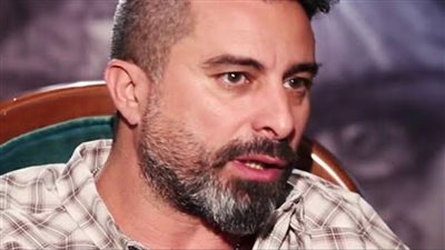 هادي الباجوري: إحنا شعب بنمشي بمايوهات على البحر عادي ونعترض على بدلة رقص هند صبري!