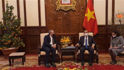 رئيس جمهورية فيتنام الاشتراكية يستقبل السفير المصري لدى فيتنام 