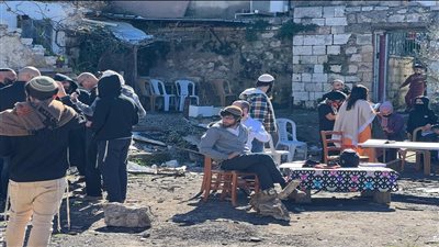 قوات الاحتلال والمستوطنون يعتدون على أهالي حي الشيخ جراح بالقدس |فيديو