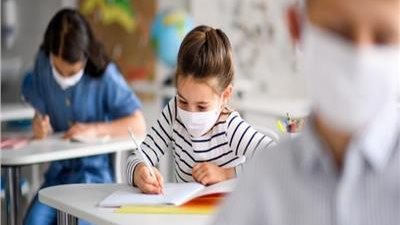  قناة مدرستنا تقدم درسًا للطلاب باللغة الإيطالية