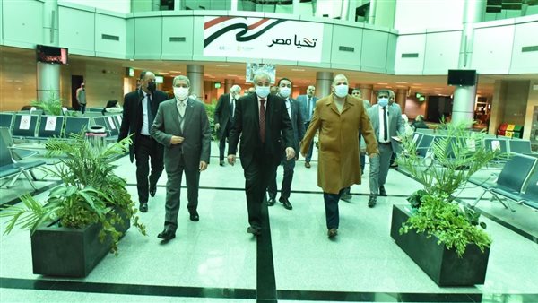 محافظ أسيوط يستقبل