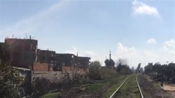 طقس مشمس وسماء صافية