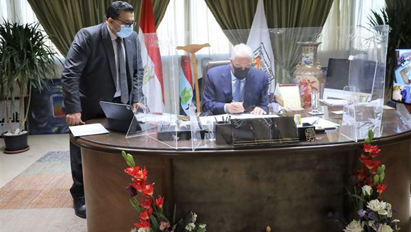 لحظة اعتماد محافظ