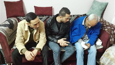 صاحب التاكسي المحترق بالجيزة: كان مصدر دخلي الوحيد ونفسي المسؤولين يساعدوني| فيديو