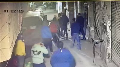 بسبب 5000 جنيه.. لحظة ضبط بائع حاول قتل زوجته وحرق جسدها بدار السلام| فيديو