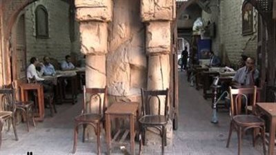 طعن صديقه على القهوة وهرب.. الأمن يضبط عامل بتهمة الشروع في قتل شاب على مقهى بالقاهرة