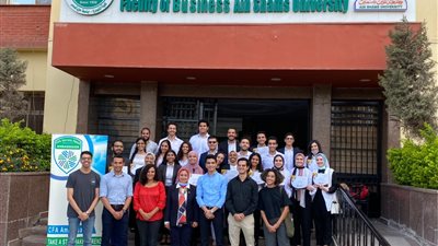 فوز فريق تجارة عين شمس بالمركز الأول في مسابقة المحللين الماليين CFA