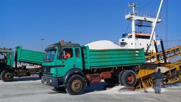 شحن 4400 طن ملح إلى