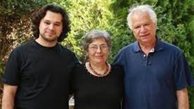 حي رغم موته| رثى زوجته وورَّث نجله الشعر.. حكايات مريد البرغوثي في ذكرى وفاته