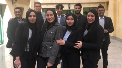 طلاب مصريون يبدعون في ابتكار كرسي متحرك يعمل بواسطة اللسان لمرضى الضمور