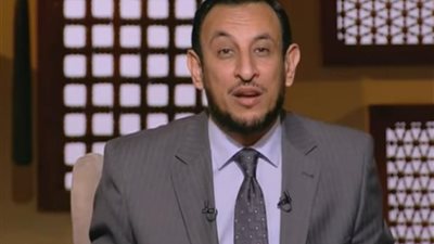 رمضان عبد المعز: لا يجوز مصاحبة أو تناول الطعام مع الظالمين