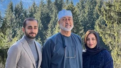 سلطان عمان وحرمه وابنه في نزهة بألمانيا | صور