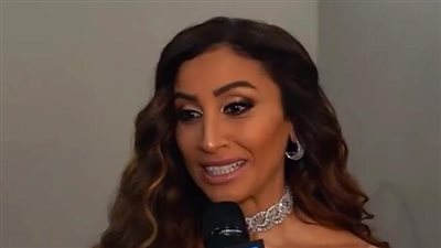 دينا الشربيني: موسم الرياض شجّع الفنانين يعملوا مسرحيات | فيديو