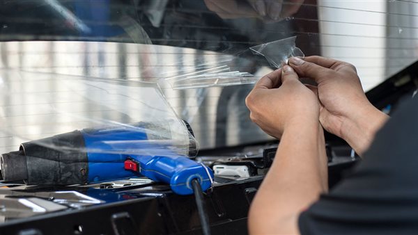 ملصقات زجاج السيارة