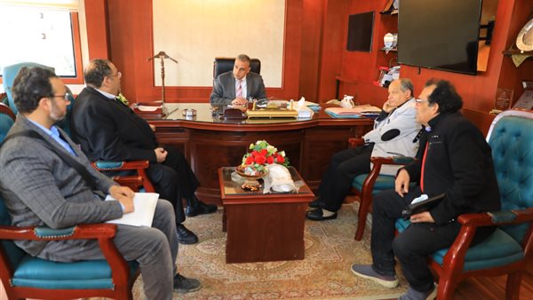 محافظ سوهاج يلتقي