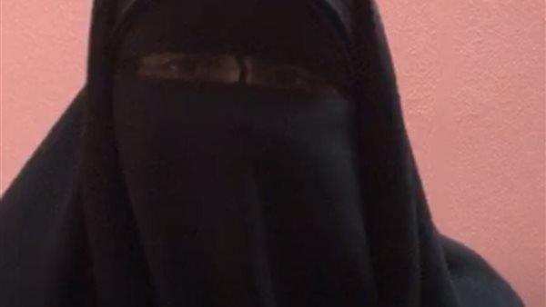 سيدة من دار رعاية