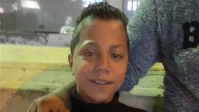 جامع للقمامة نهارًا ومطرب ليلًا.. الطفل مروان: نفسي أكون فنان مشهور | بث مباشر