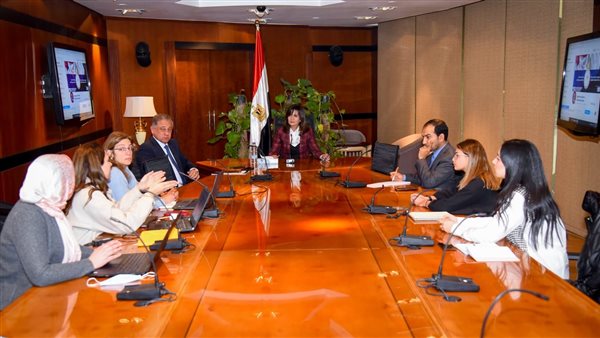 وزيرة الهجرة نبيلة