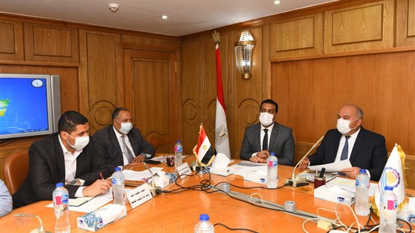 محافظ قنا يتابع معدلات