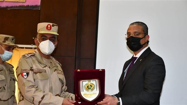 محافظ الفيوم يُكرم