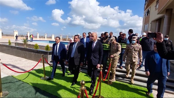 محافظ البحيرة وقنصل