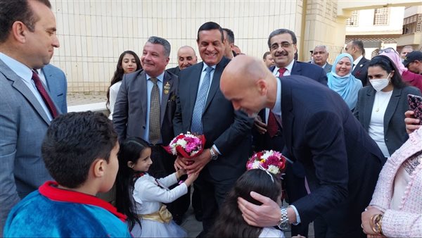 محافظ البحيرة وقنصل