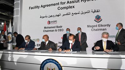 البترول: توقيع عقود من 6 بنوك لتمويل مجمع إنتاج السولار بأسيوط بـ 1.5 مليار دولار