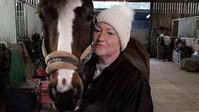 مُسنة بريطانية تواجه الوحدة بالخمر.. والمحكمة تقضي بحبسها 8 أسابيع