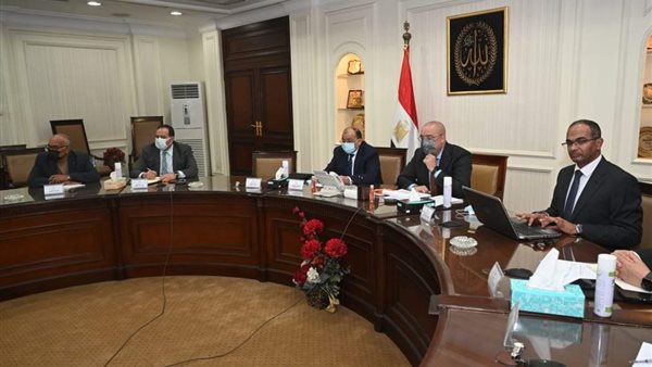 وزير الإسكان يترأس