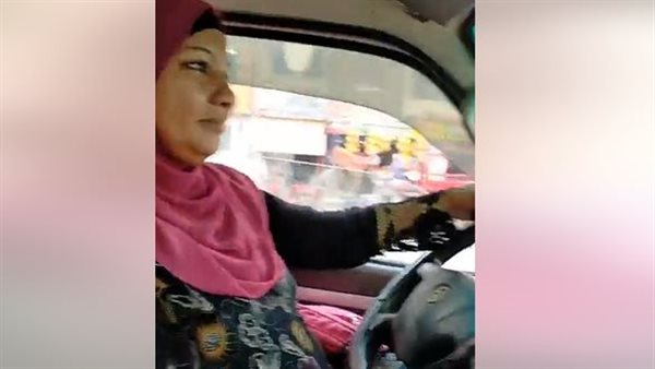 أم آيه سائق ميكروباص