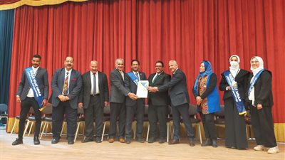 طلاب الأزهر يحصلون على جائزة التميز بمهرجان الفنون اليدوية في جامعة أسوان