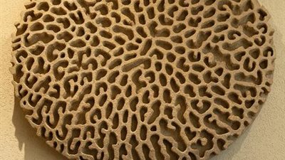 مايكل رايس يعرض تصميماته الخزفية في منصة التصميم بـ إكسبو دبي