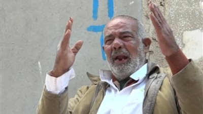 قلب ولدي عليّ حجر.. أب طرده أبناؤه بسبب تبوله لا إراديًا واستضافه الموتى |صور