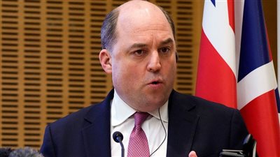 تحدثا بالفيديو لدقائق على أنه رئيس وزراء أوكرانيا.. شخص محتال يخدع وزير دفاع بريطانيا والسلطات تحقق