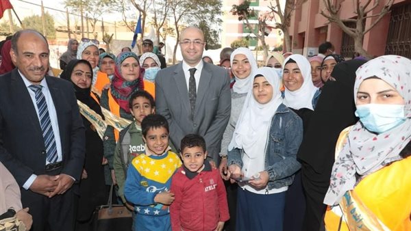 محافظ بني سويف اثناء