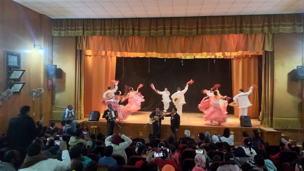 جانب من العروض