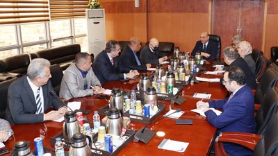 رئيس التنمية الصناعية يناقش مع غرفة الصناعات المعدنية سُبل تطوير القطاع وتقنين وضع المصانع