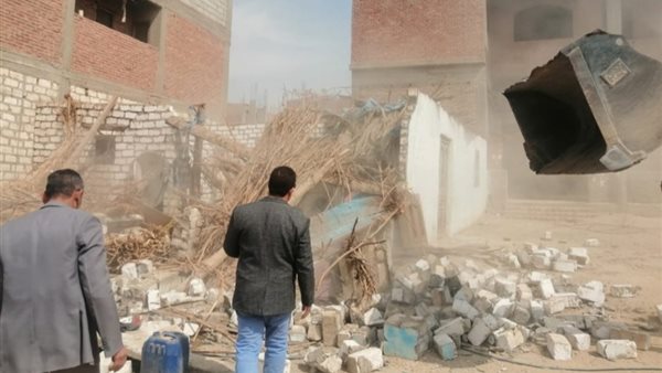 إنهيار منزل بقرية