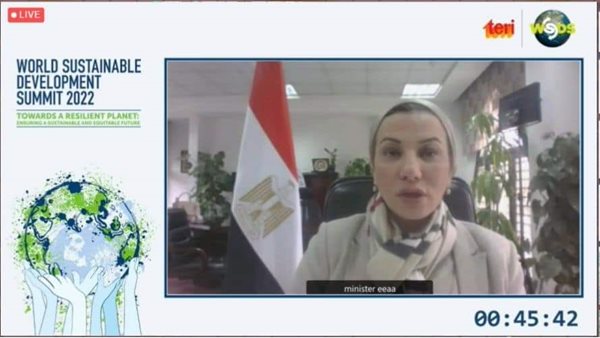 وزيرة البيئة 