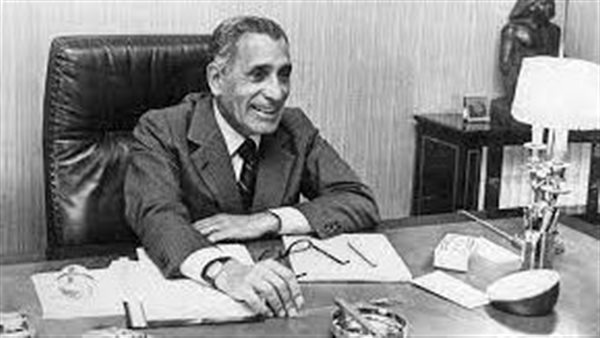 الكاتب محمد حسنين