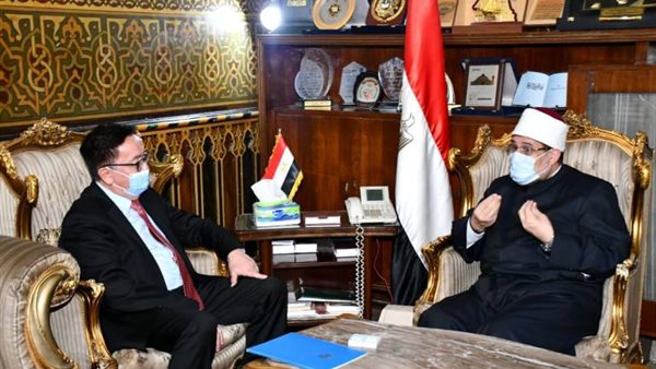 وزير الأوقاف وسفير