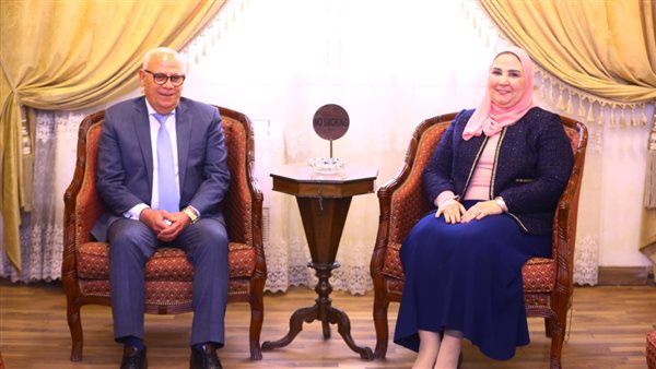 محافظ بورسعيد ووزيرة