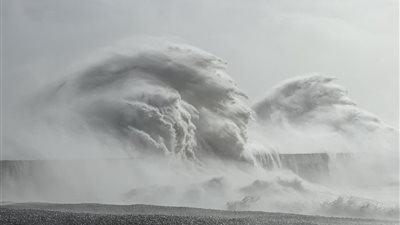 أسوأ العواصف منذ عقود.. يونيس توقف حركة الطيران في دول أوروبية وتمنع هبوط الطائرات