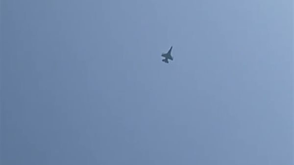 طائرة تخترق الماجال