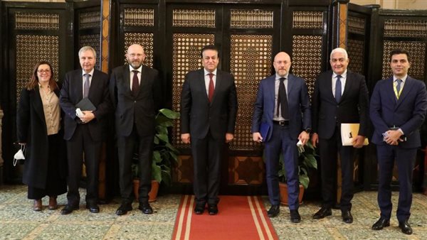 خلال الاجتماع