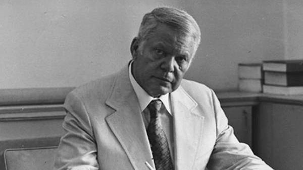 يوسف السباعي