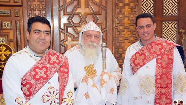 أسقف ملوي يرسم اثنين